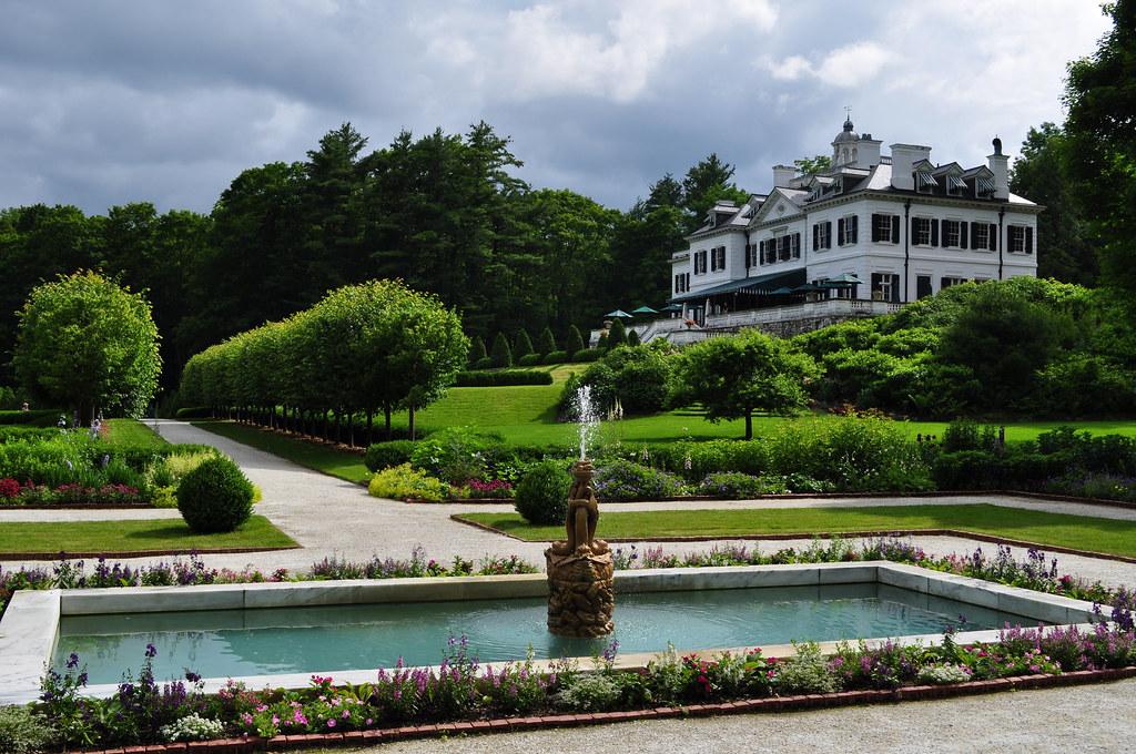 The Wedding Website of Jacquelyn Arndt and Elliot Holt