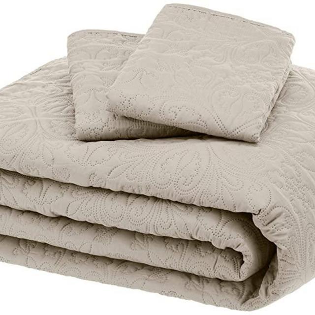 AmazonBasics Oversized Quilt Coverlet Bed Set - King, Beige Floral