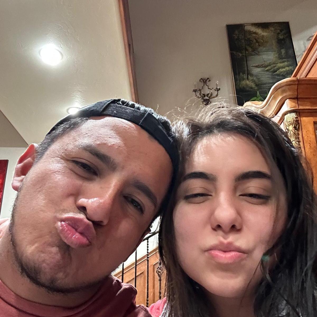 Noche donde Eleni no estaba peinada y aun asi me dijo que me miraba guapa