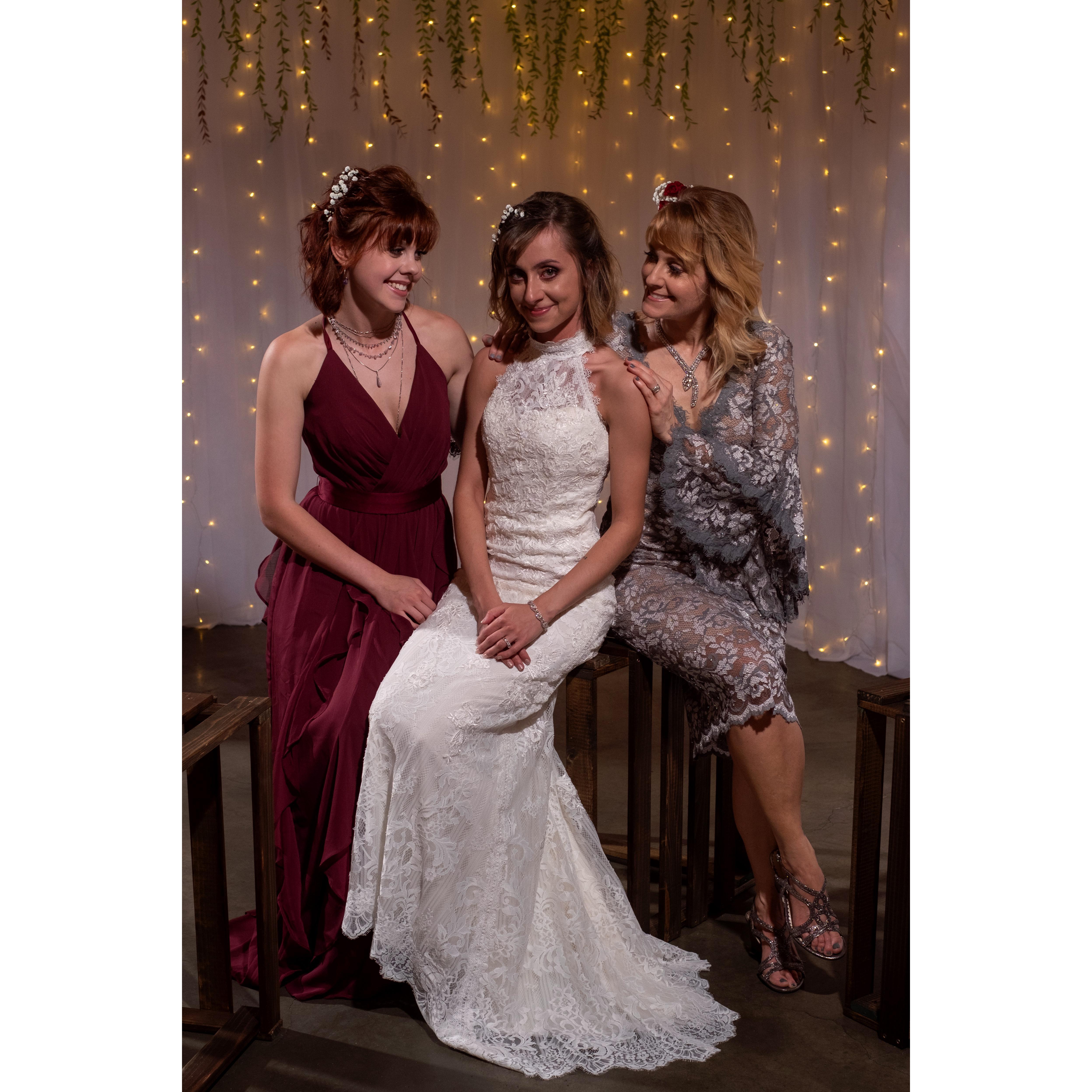 The bride with her younger sister, Josie Arm, and mother, Anji Arm