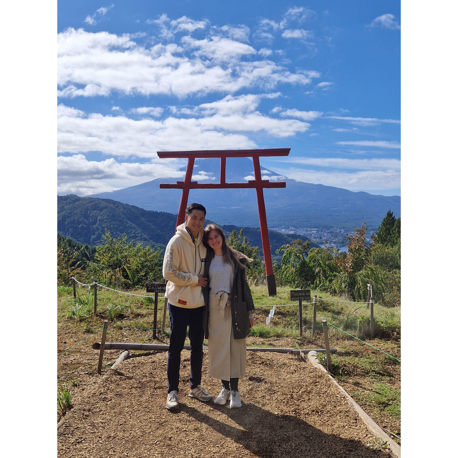 After 2 days of frustration, we finally got to see Mt Fuji fully! Except in the photo due to tourists taking up the clear sky.