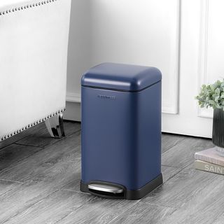 Betty Retro Mini Step Can