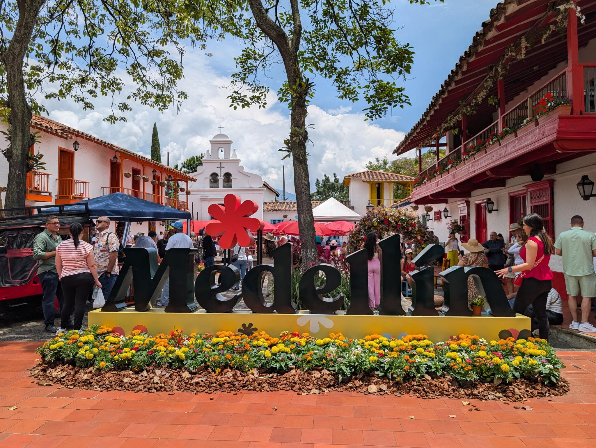 The Wedding Website of Catherine Sierra Espinosa and Eaman Rezvani