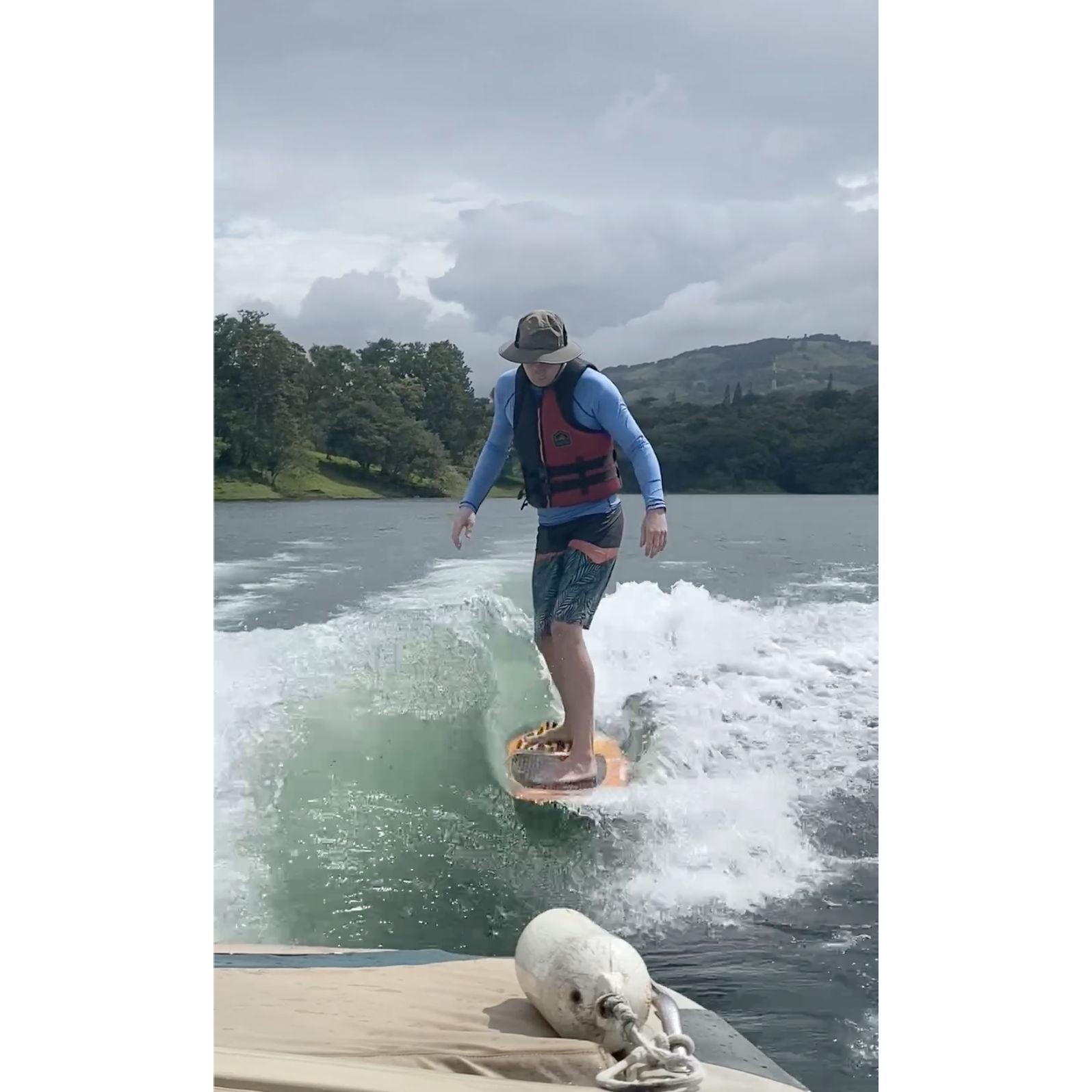 Conor then took Diana to Costa Rica together. 之后，Conor带Diana去哥斯达黎加。