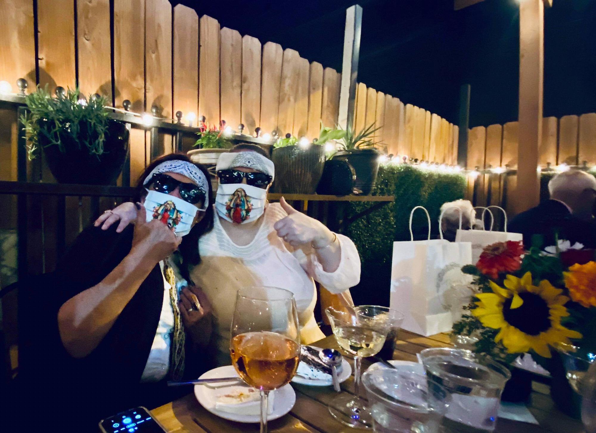 Las Tias (Rosa y la Carolyna)