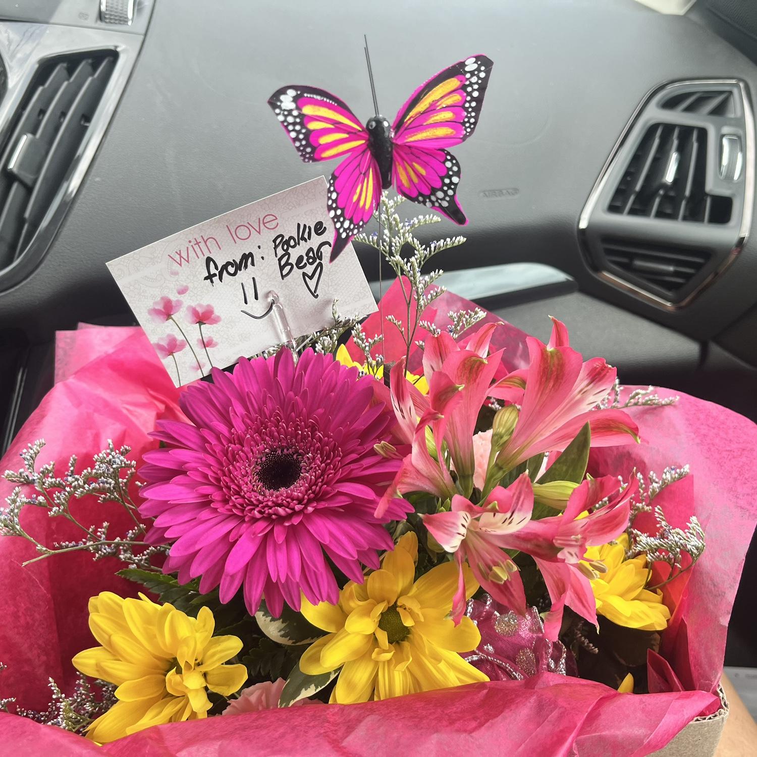 He surprised me with flowers🥹