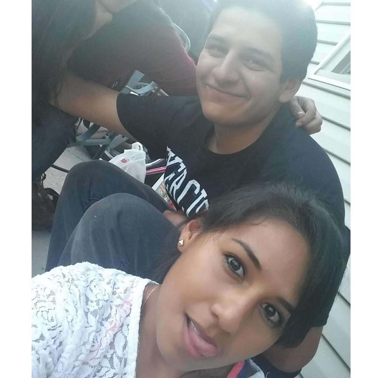 What is it with the tongue thing??? IDK, we were teenagers...

¿Qué onda con lo de la lengua??? No lo se, éramos adolescentes...