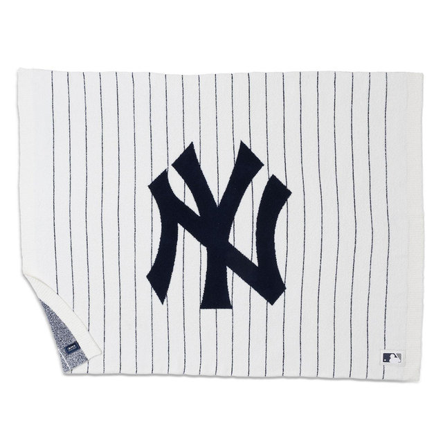 BAREFOOT DREAMS CozyChic New York Yankees Throw Blanket