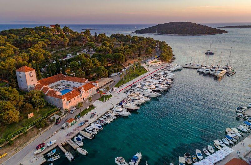 The Wedding Website of Karen Canales and Filip Donadić