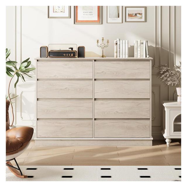 Natural 8-Drawer Dresser with Deep Drawers & Wide Top. Large Horizontal Wood Chest for Ample Bedroom, Living Room, or Kids‘ Room Storage.