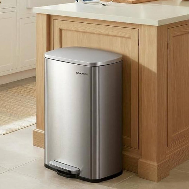 SONGMICS 20-Gallon (75 L) Trash Can, Stainless Steel Kitchen Garbage Can, Recycling or Waste Bin, Soft Close, Step-On Pedal, Removable Inner Bucket, Silver ULTB075EZ01