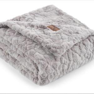 Cozy Bliss Faux Fur Throw Blanket for Couch, Fuzzy Soft Plush Thick Warm Fluffy Reversible Wave Textured Blanket for Sofa Bedroom Living Room, 55 * 70 Inches Tie-dye Grey