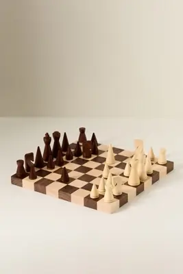 The Minimalist Wood Chess Game