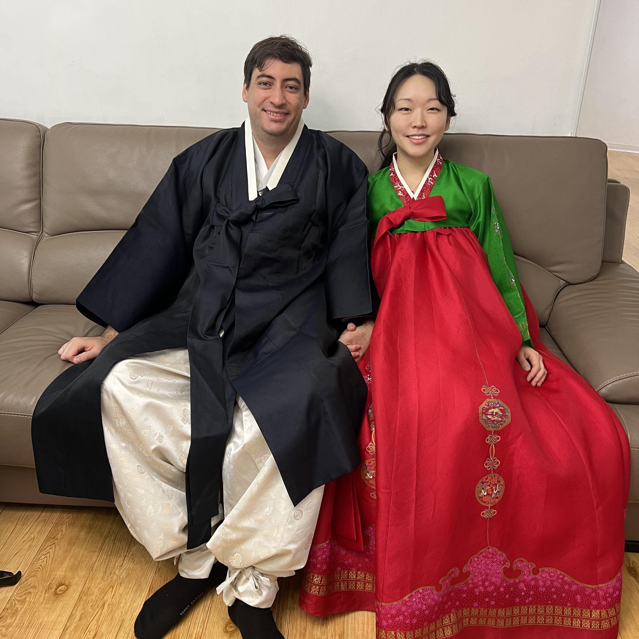 Tried out my parents' wedding Hanbok. 부모님이 결혼식 때 입었던 한복을 입어봄