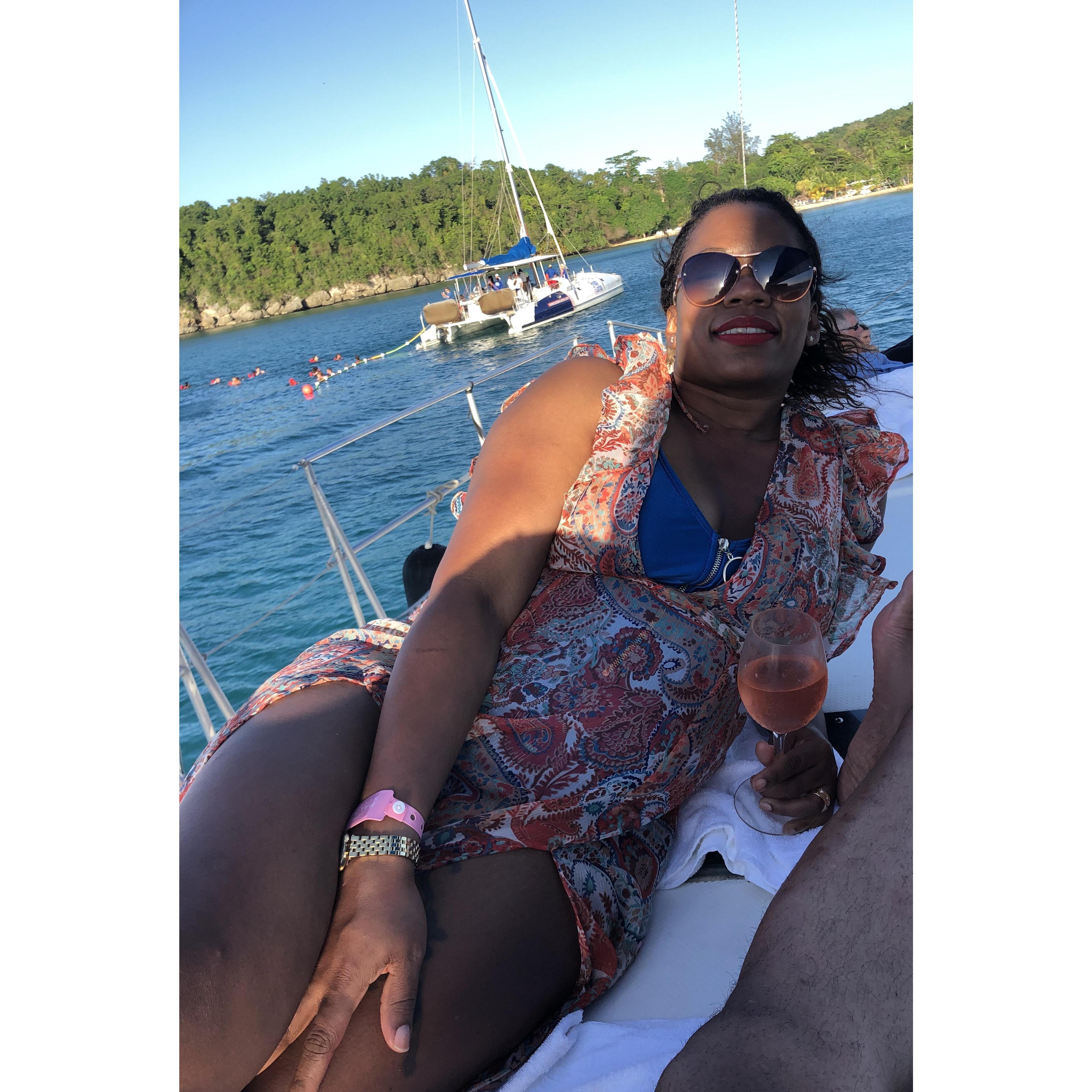 Golden hour….We picked the right boat! 😉
Cooling out listening to reggae while we cruised the beautiful coast line… The other boat played hip hop….No Bueno!😆