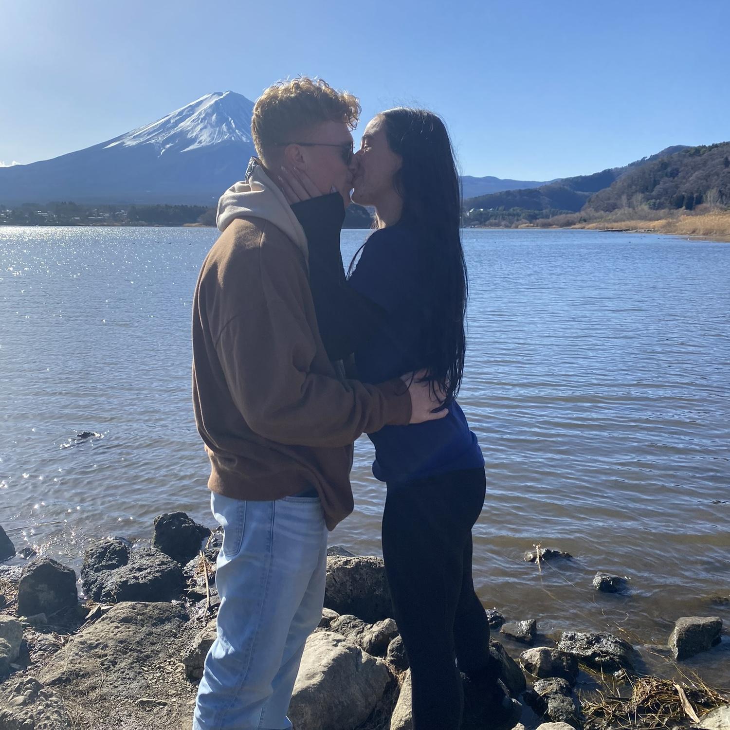 Love in Japan, sealed with a Mount Fuji backdrop