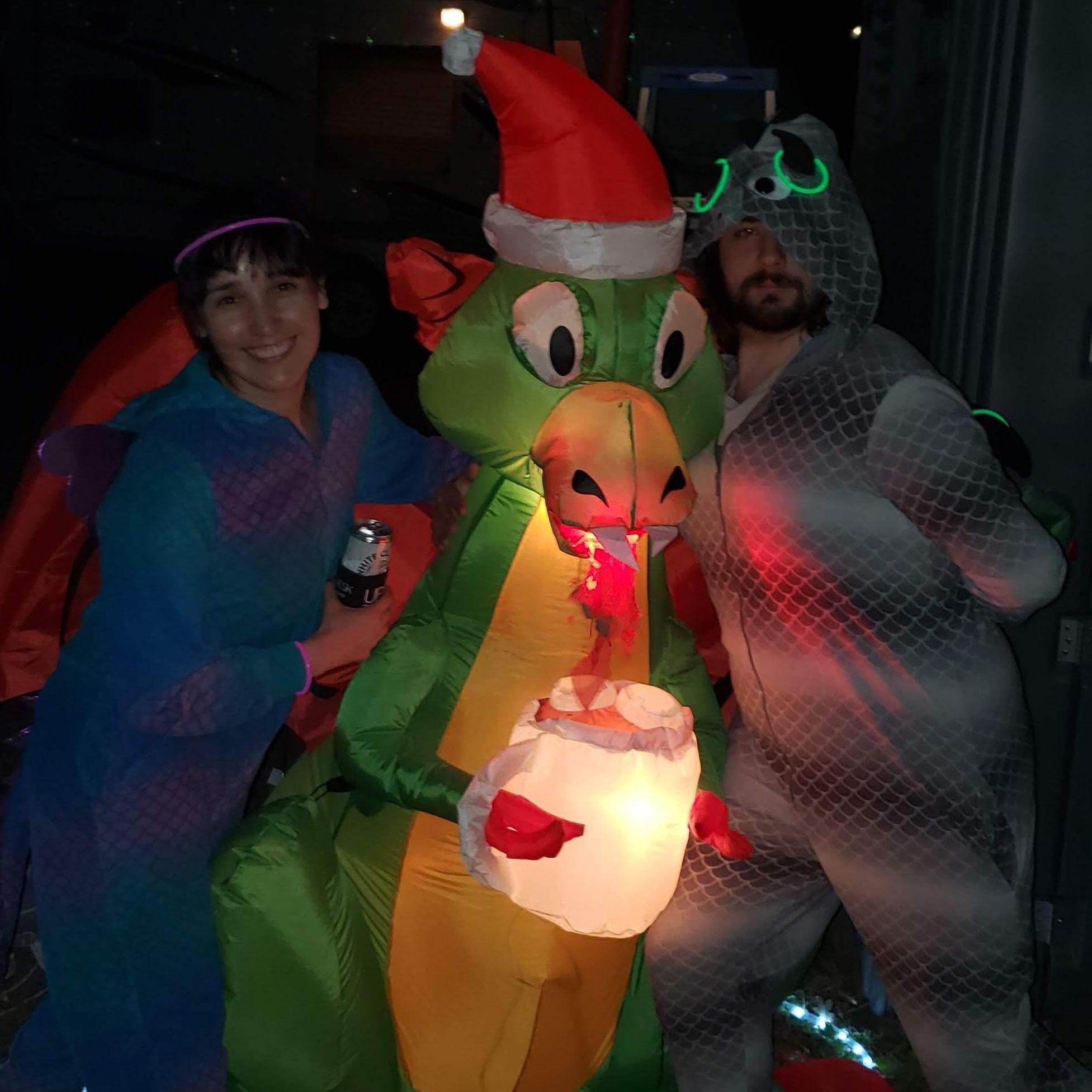 2019- Dragon Facts! Dragons love Christmas dragons in the spring. Datos de Dragones! A los dragones les encantan los dragones de Navidad en la primavera.