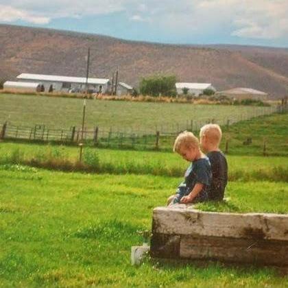 Isaiah and Dylan sitting outside of grandma and grandpa Clyde's