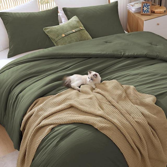 WRENSONGE Olive Green Queen Size Comforter Sets, 3 Piece Soft Fluffy Queen Comforter Set (1 Queen Comforter with 2 Pillow Shams) - Green Warm Breathable Bedding Comforter Set Suitable for All Seasons