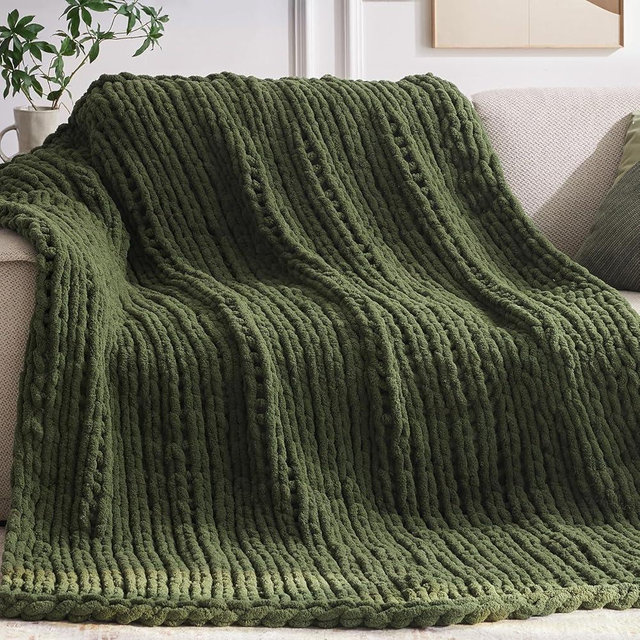 Negwoo Chunky Knit Throw Blanket, 50''*60'' Knitted Throw Blankets for Bed Couch, Handmade Thick Green Crochet Blanket Big Thich Blanket, Machine Washable Cute Comfy Blanket for Home Decor
