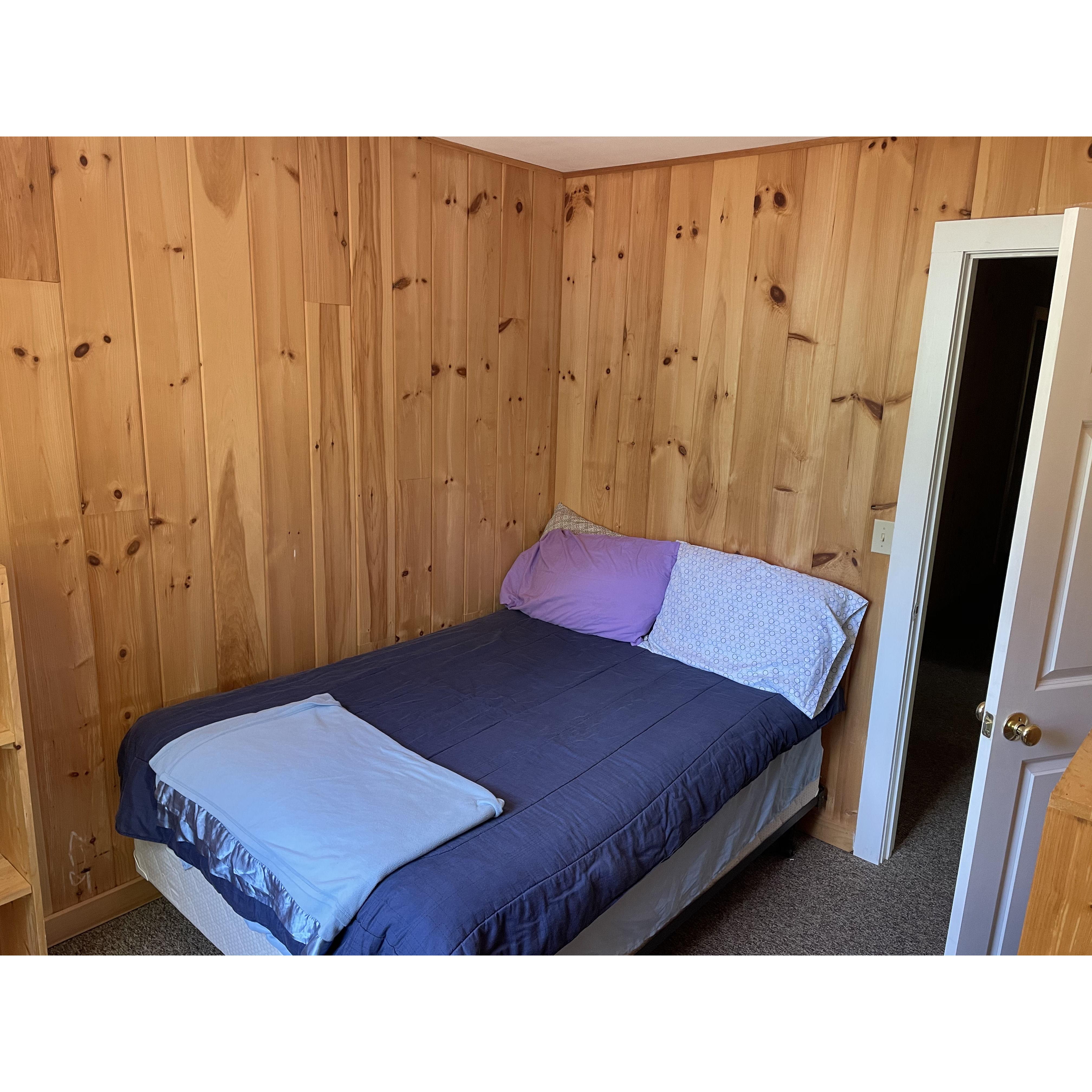 Private 15-bedroom lodge example room
