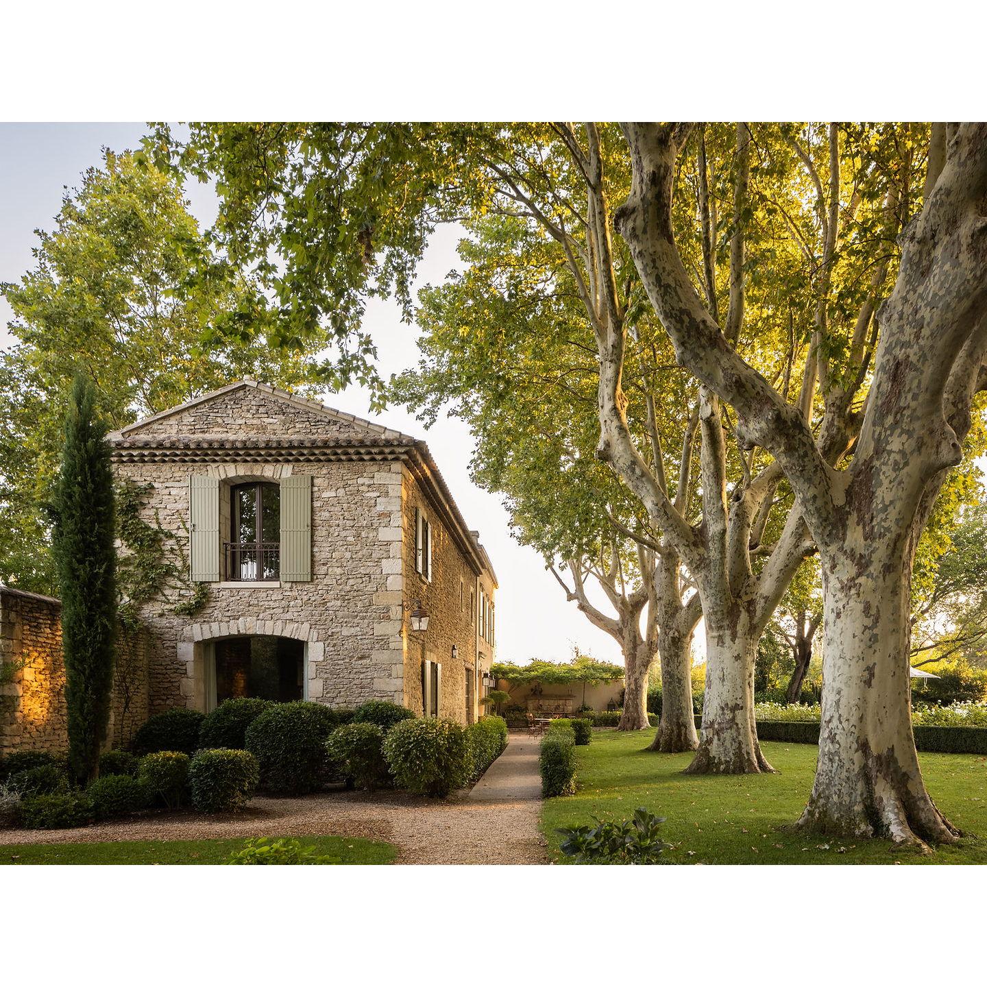 Join us for an intimate ceremony in the Jardin on the East Side of La Bastide de Laurence. Surrounded by 200-year-old trees & the Provençal sun