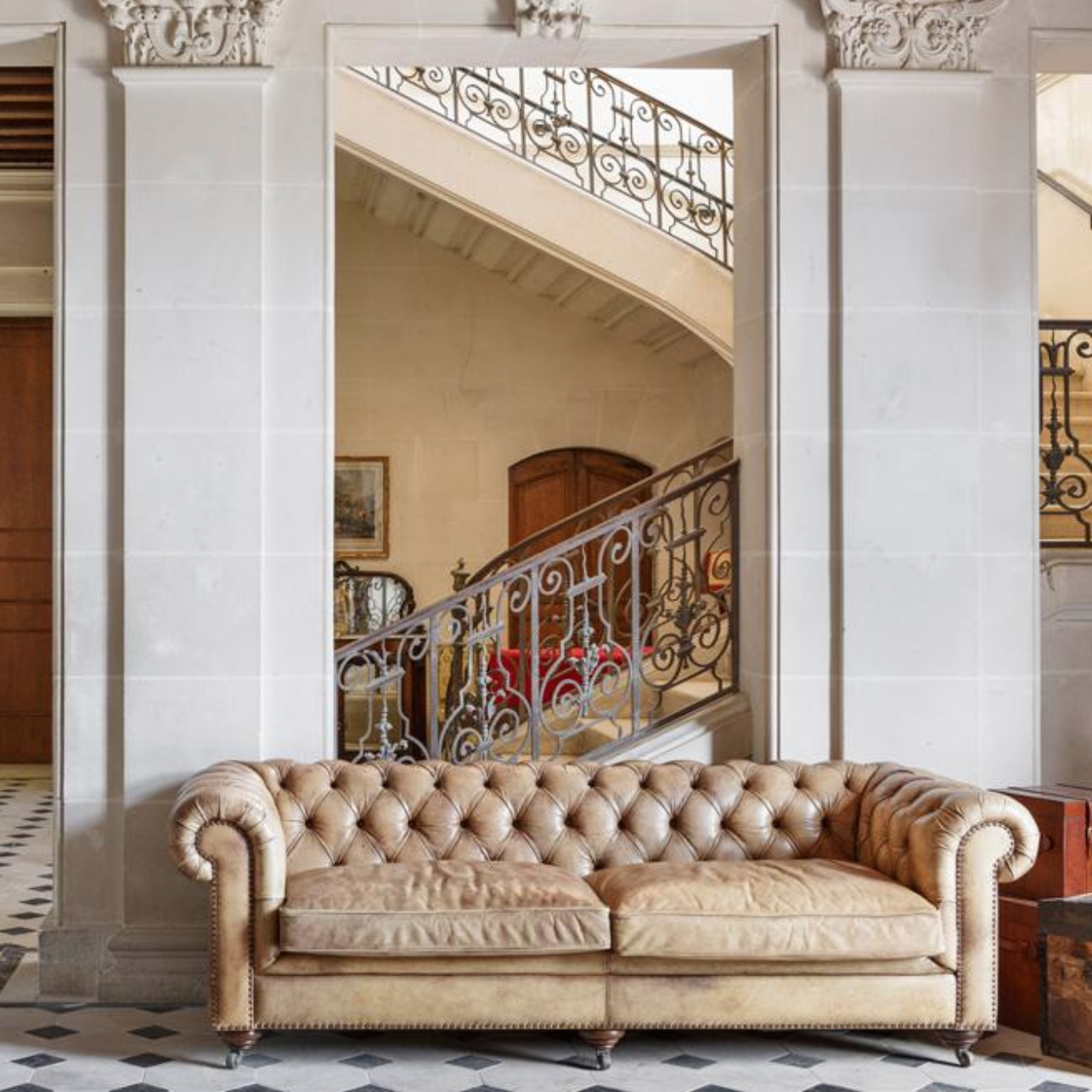 The entry & staircase