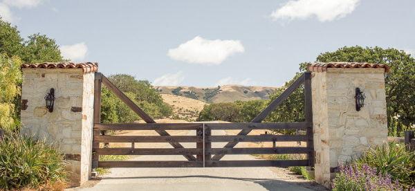 The Wedding Website of Daphne Foster and Taylor Coffey