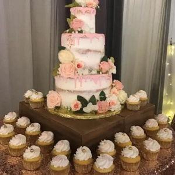 2Morrow’s Cakes LLC Wedding Cake