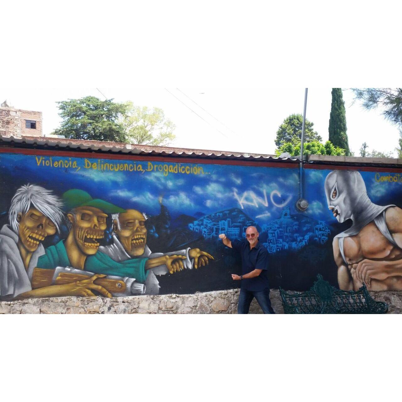 Preparado para luchar junto al Santo en contra de las Momias de Guanajuato... jeje