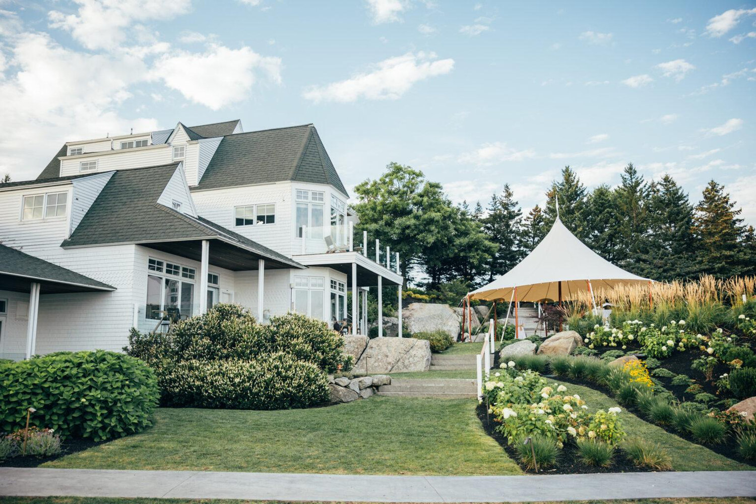 The Wedding Website of Stef Hartford and Tuan Nguyen