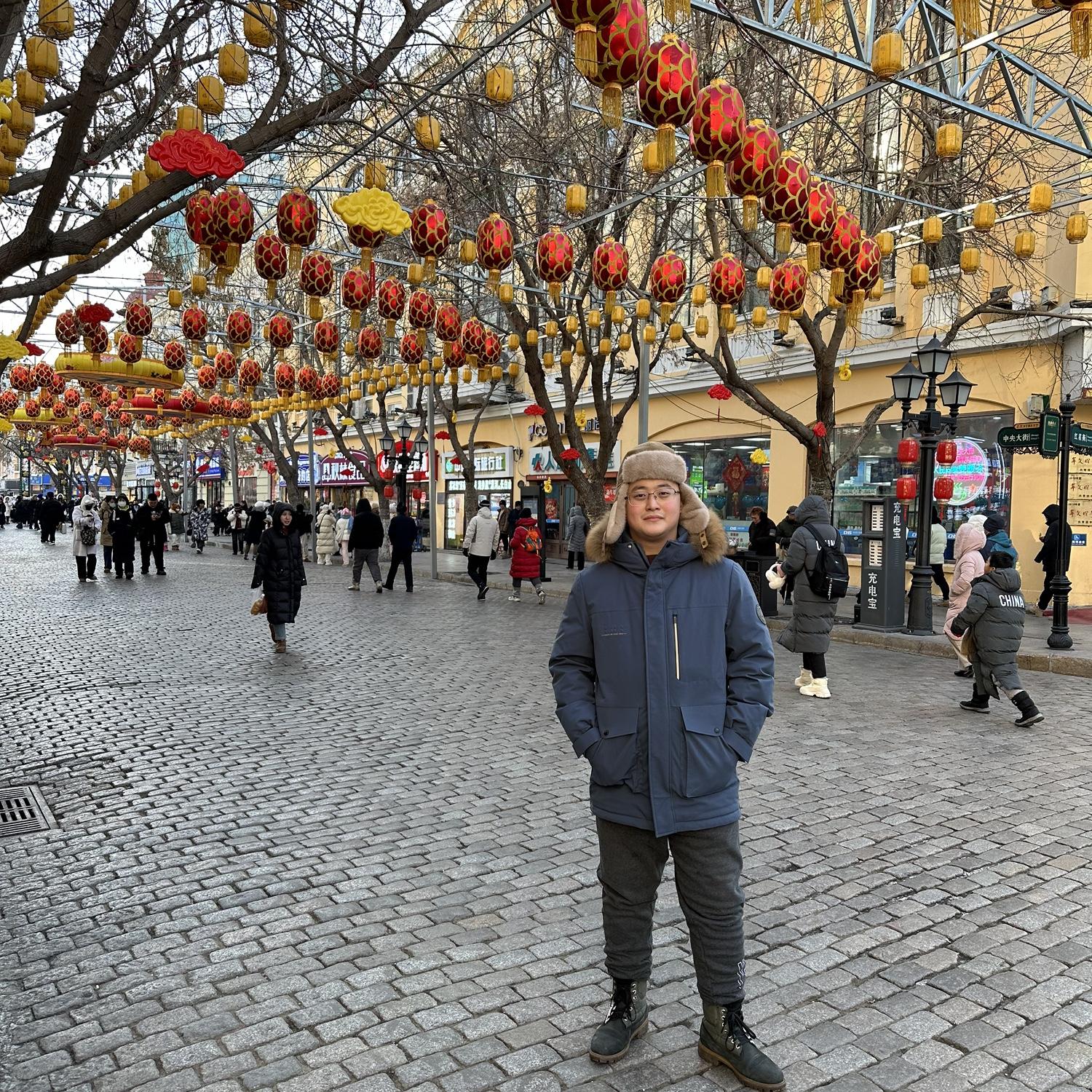 Enjoying 中央大街 (zhōng yāng dà jīe) or Central Avenue in Harbin.