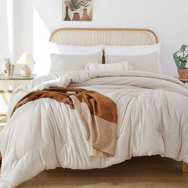ROSGONIA Oversized King Comforter Beige, 3pcs(1 Boho Comforter & 2 Pillowcases) Soft Lightweight Oversized King Size Comforter Sets All Season Bedding