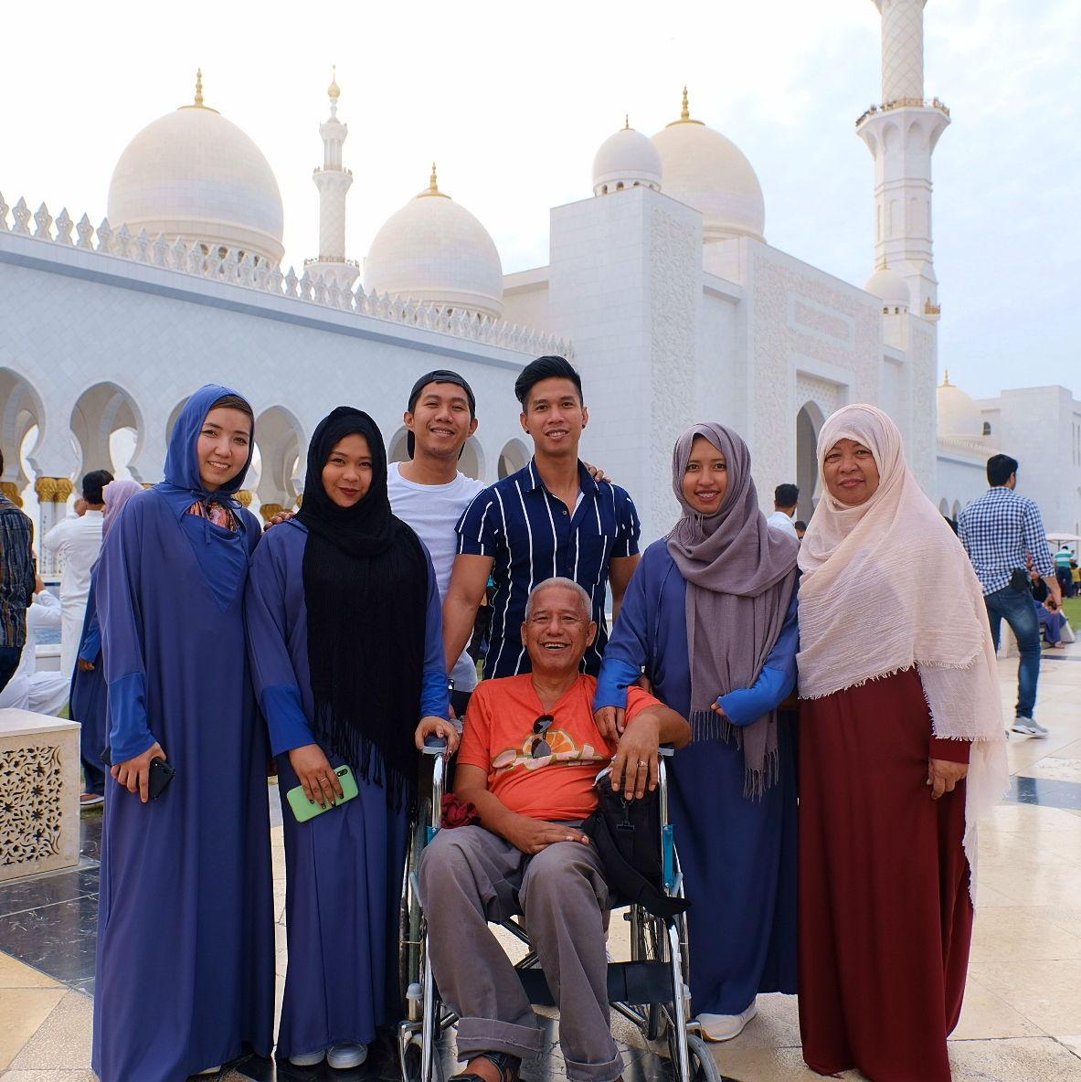 Jerome with Darlynne's Family. Sheikh Zayed Mosque, Abu Dhabi.