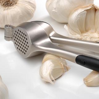 Cubo Garlic Press