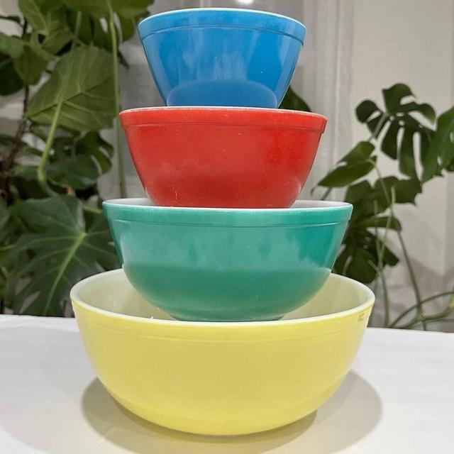 Vintage PYREX Primary Colors Set of 4 bowls