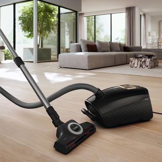 Guard L1 Cat & Dog Bagged Canister Vacuum