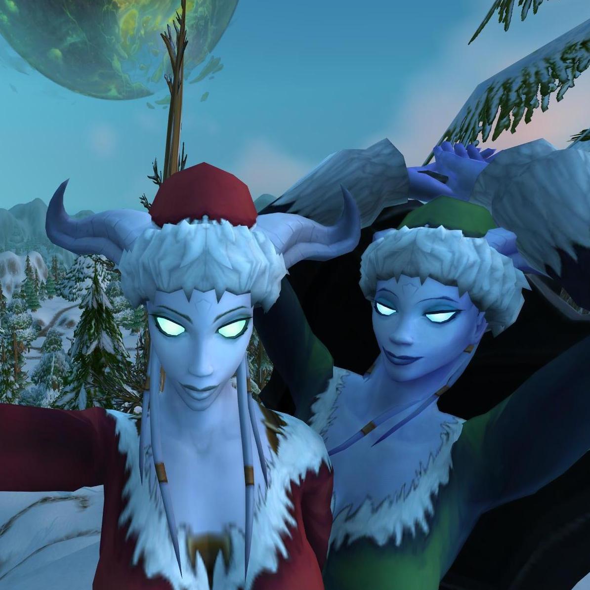 2017- Our first Christmas in World of Warcraft. Randy is the lady in red and I'm the lady in green. Nuestra primer Navidad en World of Warcraft. Randy es la muchacha de rojo y yo soy la de verde.