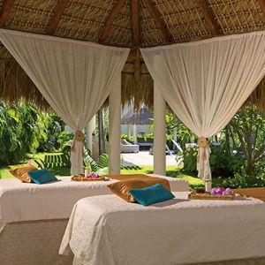 Honeymoon: Massages on the Beach