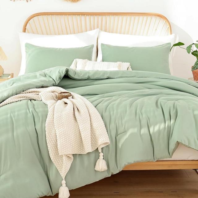 ROSGONIA California King Comforter Set Sage Green, 3pcs(1 Boho Cal King Comforter & 2 Pillowcases), All Season Lightweight Bedding Blanket Quilt