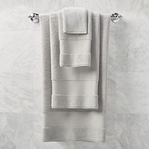 Frontgate Resort Collection *Bath Towel* in Fog