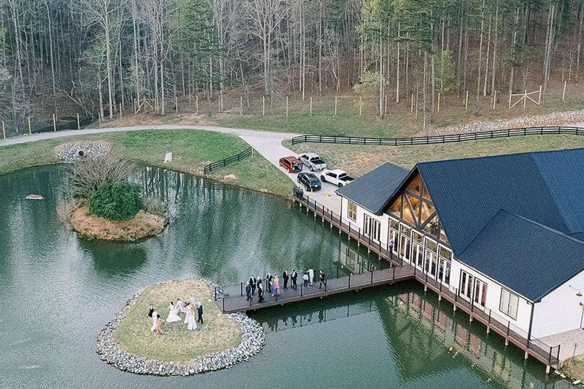 Swan Lake Overlook Wedding Venue