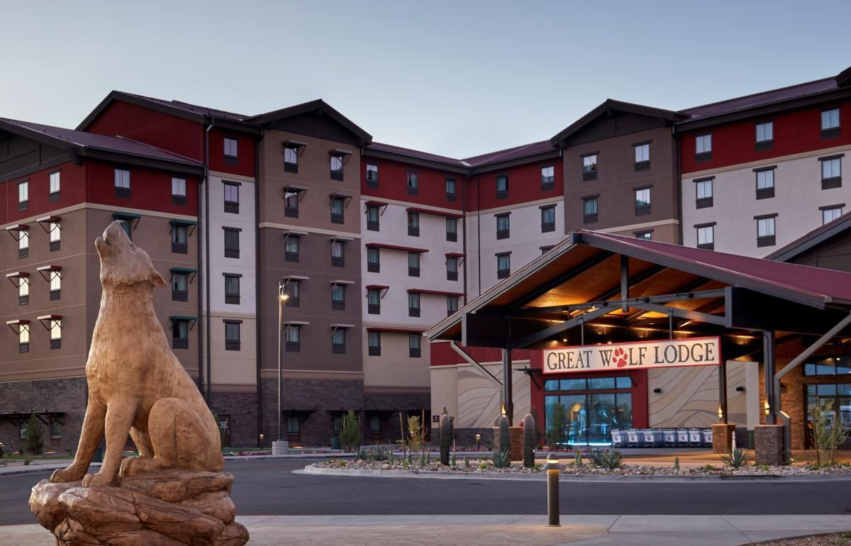 The Wedding Website of Shelby Hoffman and Callum Hogan