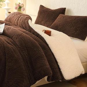 Seashell Jacquard Sherpa Comforter Set Warm Cozy Premium Bedding 3 Pieces, King Size Geometric Pattern Quilt Comforter with 2 Pillowcases(104"X90" Coffee)
