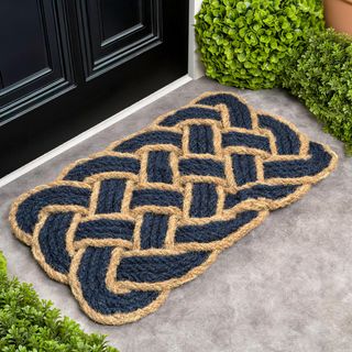Maeve Scalloped Basketweave Coir Indoor/Outdoor Doormat