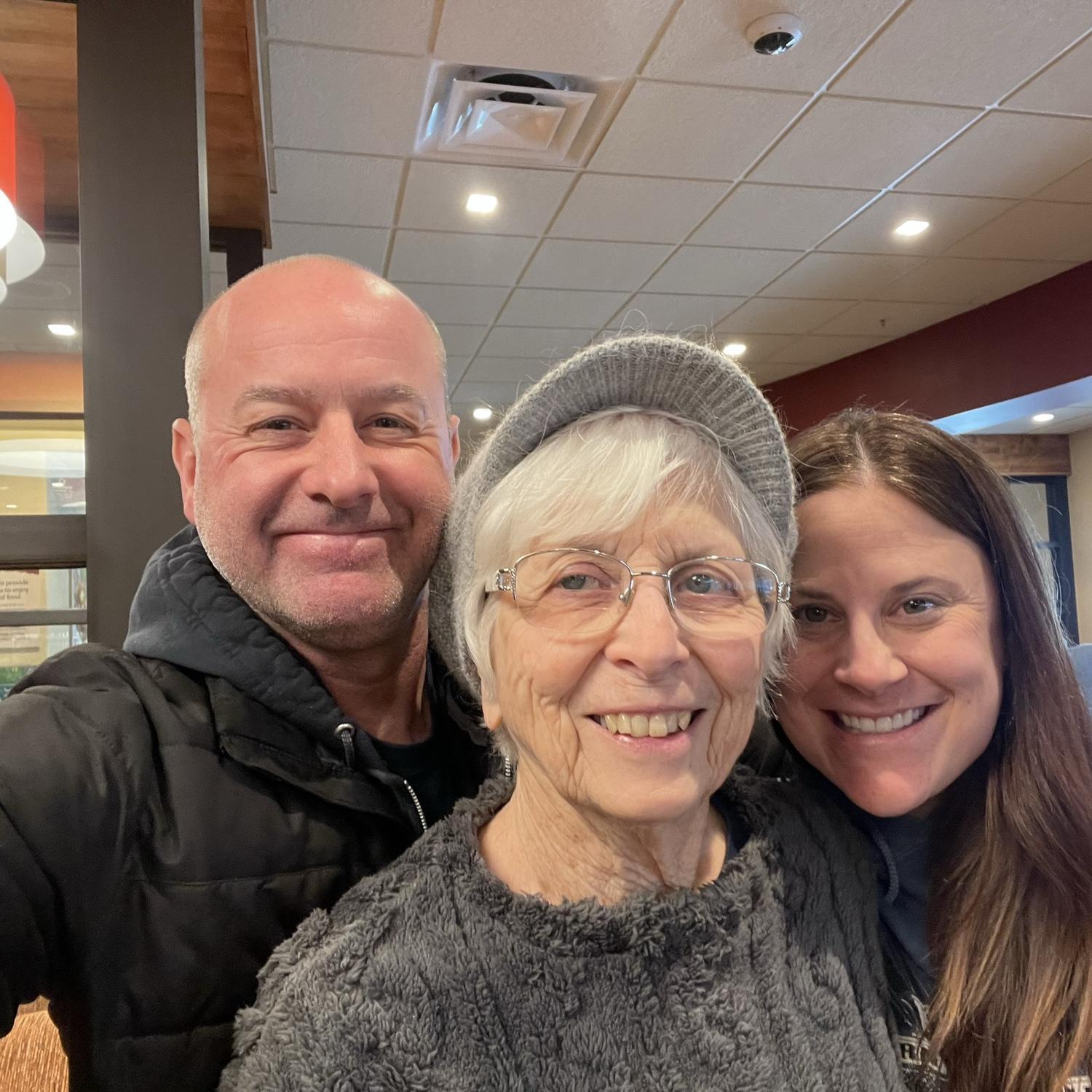 The time Darren decided we should road trip to meet Mom Dewey halfway… and brought both Mom Dewey and Terri flowers