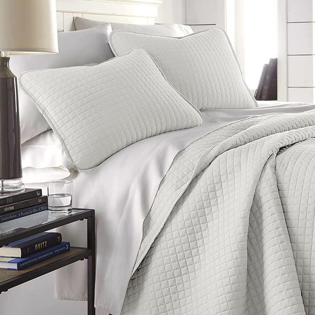 Southshore Fine Living, Inc. 3 Piece Quilt Set, Full Queen Size, Oversized, Lightweight, Embroidered, Square Stitched Bedspread Set, Easy Care, Light Grey