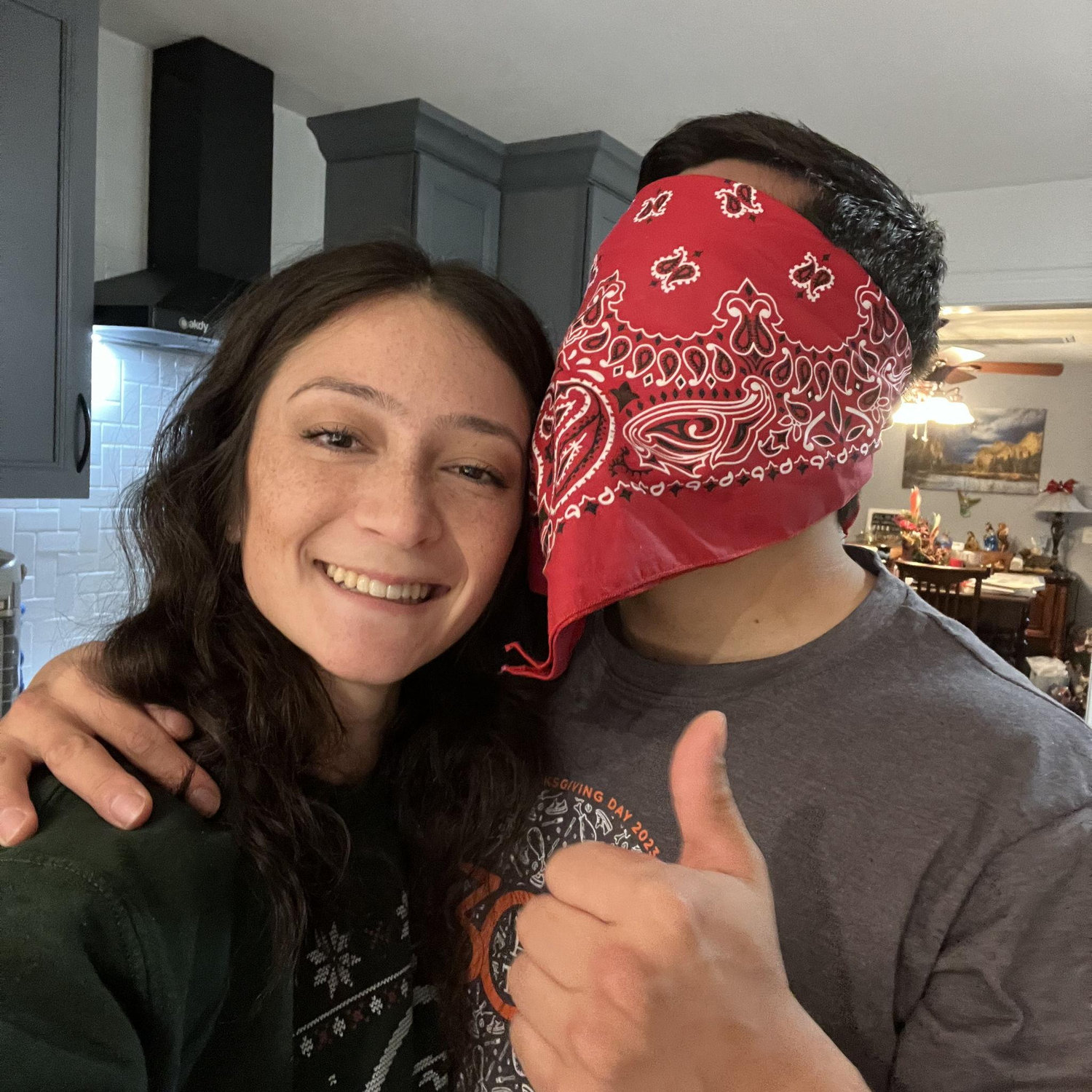 You can always count on J&J to be pretty silly. One of the funniest dates J&J ever attempted. A blindfolded Jesus baked scones based on Jenna's physical prompts alone.