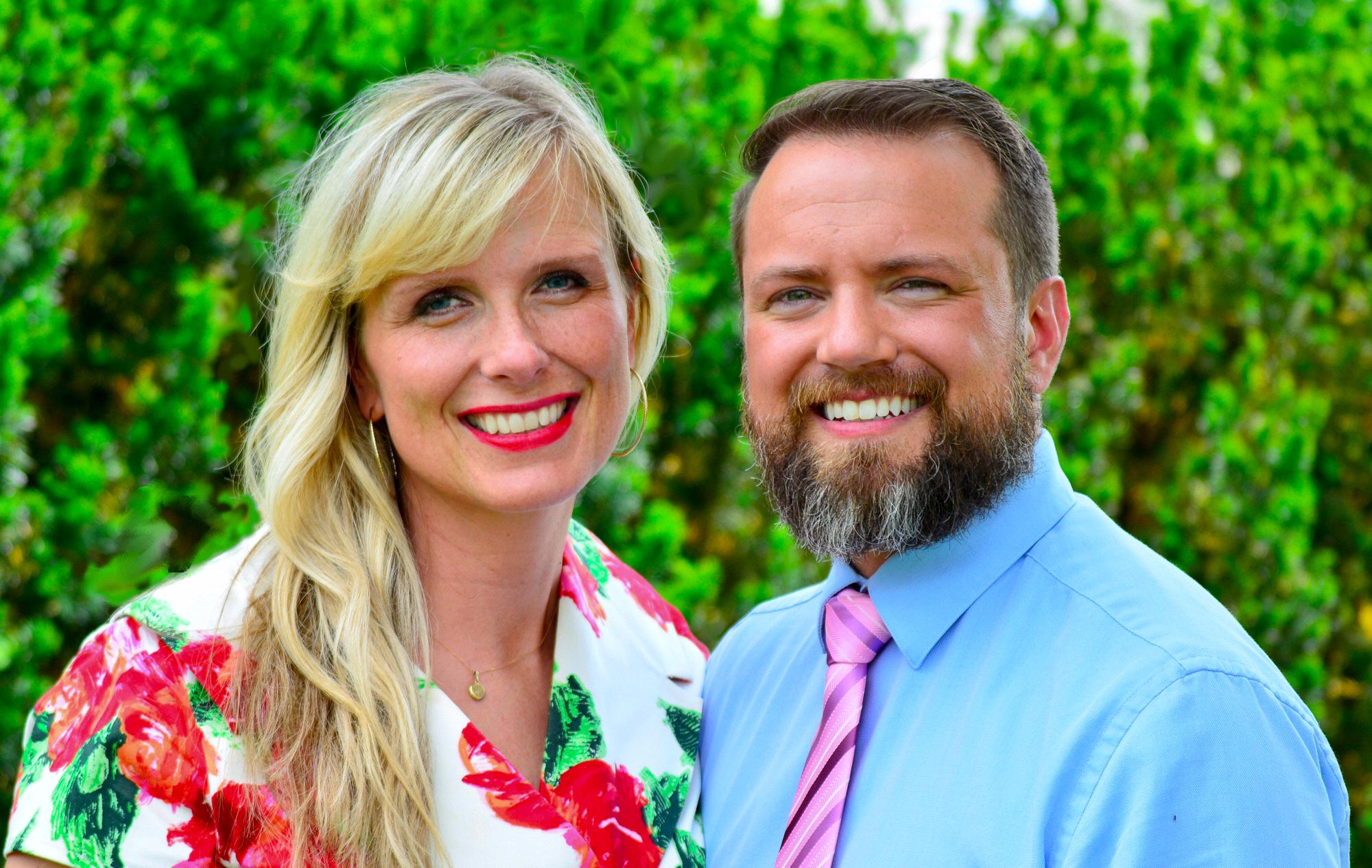Engagement photos at the Joselyn Museum