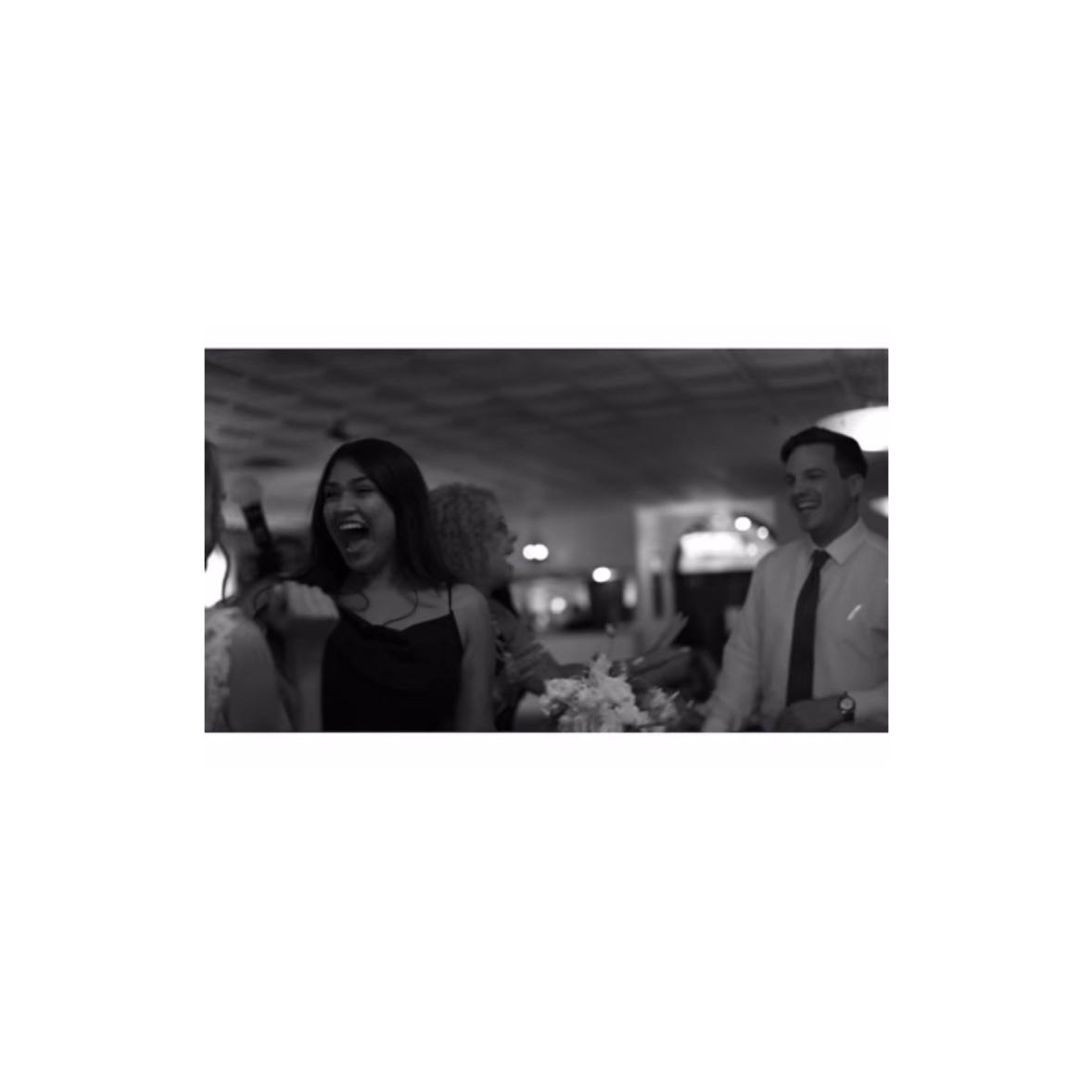 Moments after Oliva caught the bridal bouquet !💐